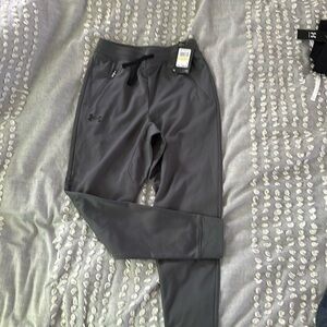 Boys under armor jogger size M NWT